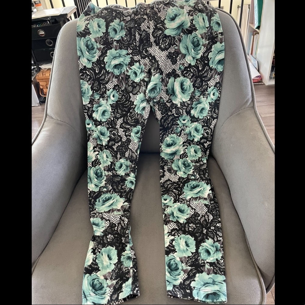 Pink Republic leggings. Size M.